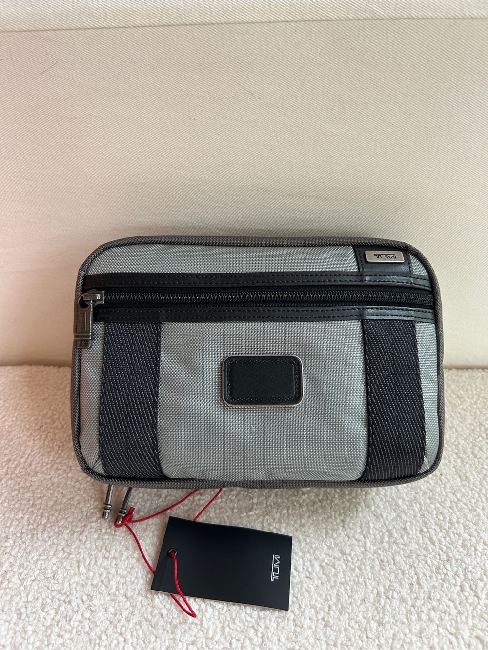 NWT Tumi Gray and Black Men's McGuire kit toiletry Bag